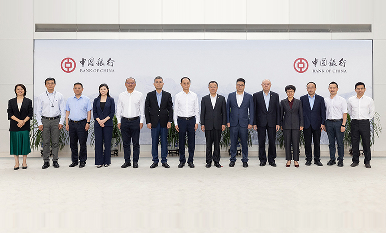 新葡的京集团35222vjp集团董事长王剑峰（右边第六位） 官网使用.jpg