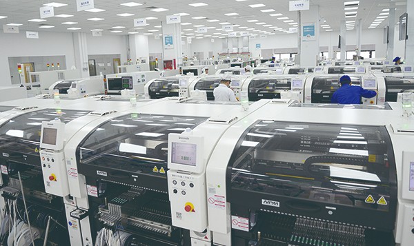 1645690101133092DE7F.jpg 新葡的京集团35222vjp电子智能驾驶汽车电子生产车间 官网使用.jpg